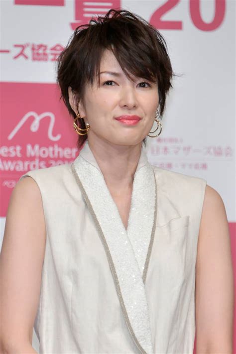 「セクシーすぎ」吉瀬美智子のミニスカ姿に絶賛の声「色気がヤ。